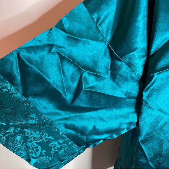 Victoria’s Secret gold label emerald green robe - Picture 4 of 7